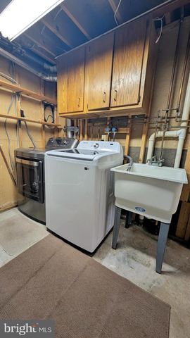 33 BADGER GATE CT, Baltimore, MD 21228