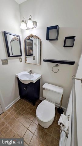 33 BADGER GATE CT, Baltimore, MD 21228