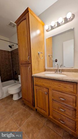 33 BADGER GATE CT, Baltimore, MD 21228