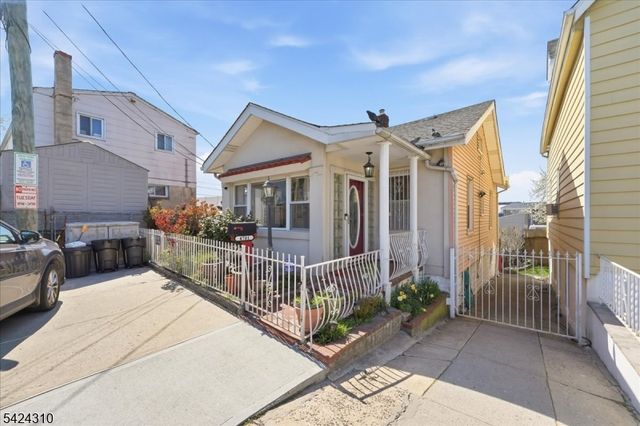 4701 Aschoff Pl, North Bergen Twp., NJ 07047