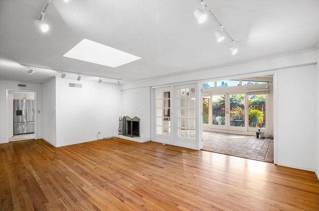 1266 W Mariposa Ave, Stockton, CA 95204