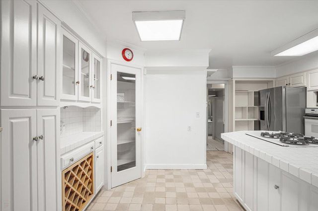 1266 W Mariposa Ave, Stockton, CA 95204