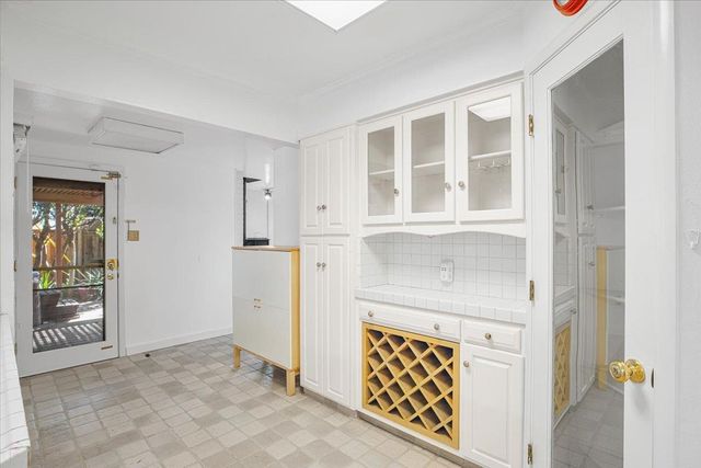 1266 W Mariposa Ave, Stockton, CA 95204