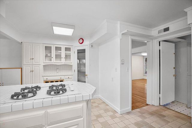 1266 W Mariposa Ave, Stockton, CA 95204