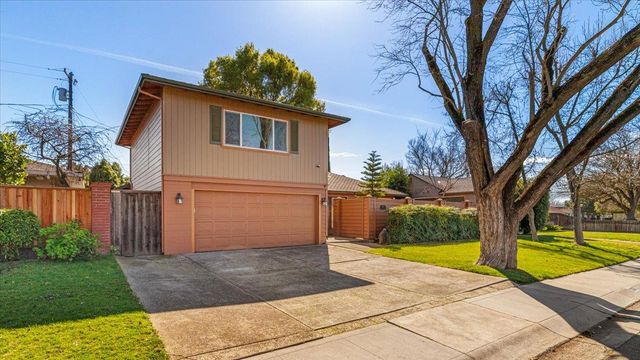 1266 W Mariposa Ave, Stockton, CA 95204