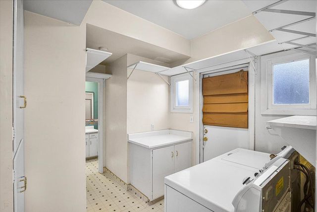 1266 W Mariposa Ave, Stockton, CA 95204