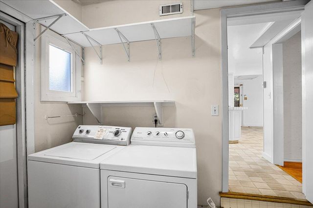 1266 W Mariposa Ave, Stockton, CA 95204