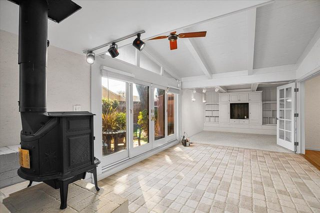 1266 W Mariposa Ave, Stockton, CA 95204