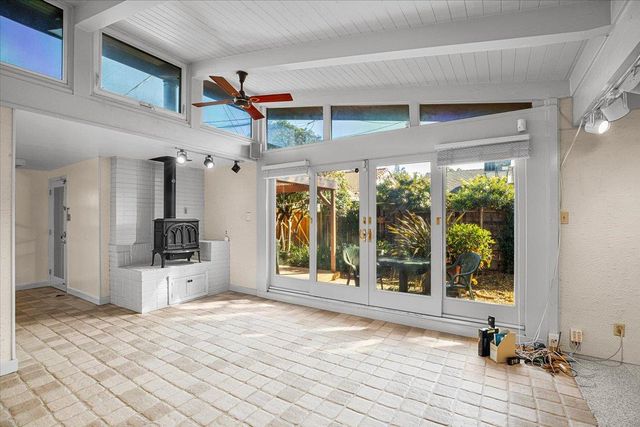 1266 W Mariposa Ave, Stockton, CA 95204