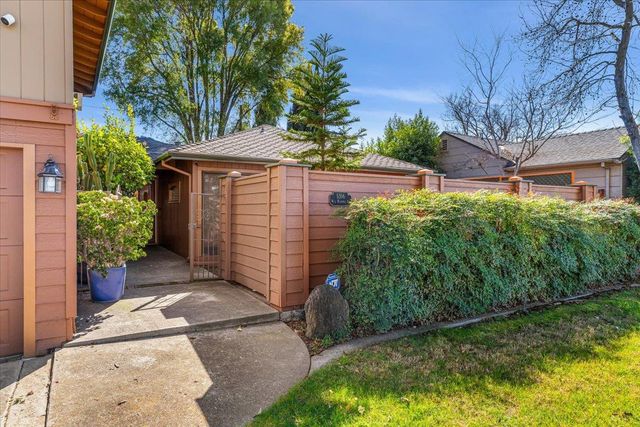 1266 W Mariposa Ave, Stockton, CA 95204