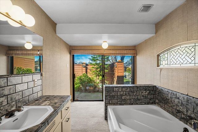 1266 W Mariposa Ave, Stockton, CA 95204