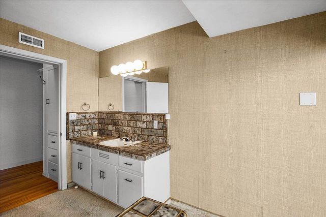 1266 W Mariposa Ave, Stockton, CA 95204