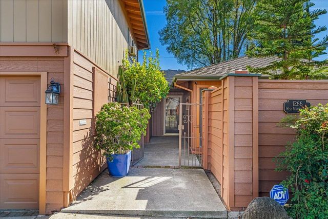 1266 W Mariposa Ave, Stockton, CA 95204