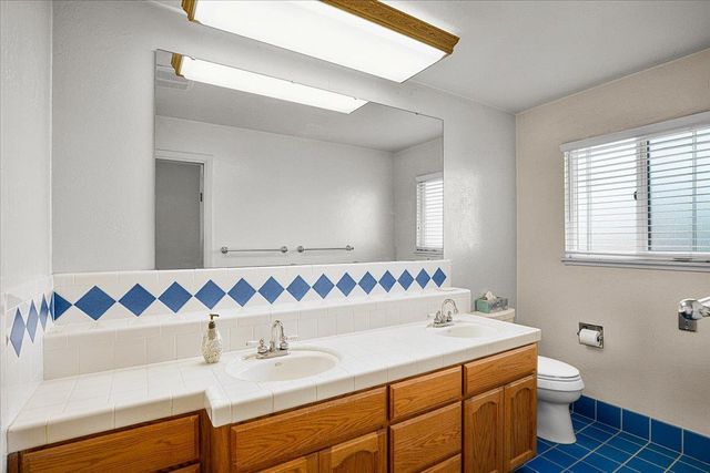 1266 W Mariposa Ave, Stockton, CA 95204