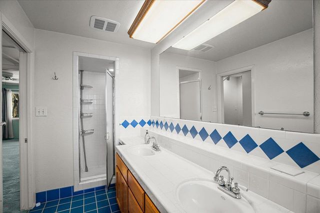 1266 W Mariposa Ave, Stockton, CA 95204