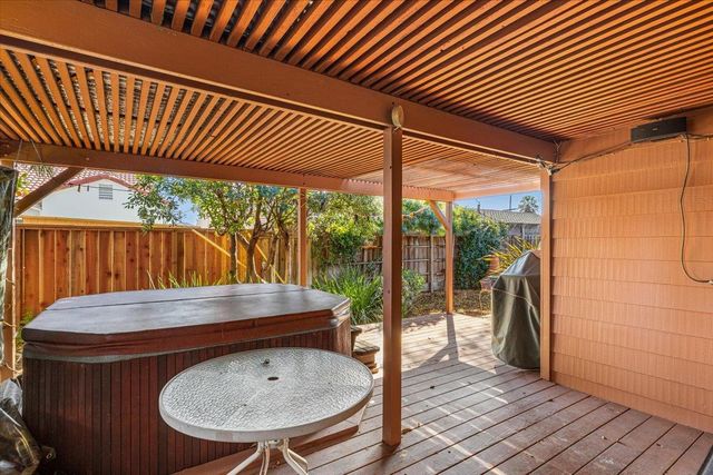 1266 W Mariposa Ave, Stockton, CA 95204