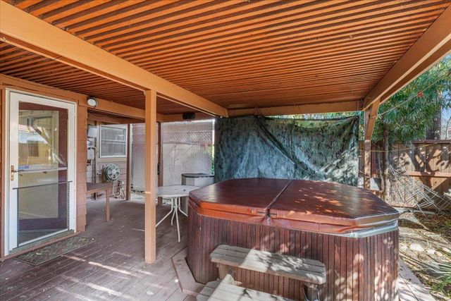 1266 W Mariposa Ave, Stockton, CA 95204