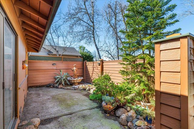 1266 W Mariposa Ave, Stockton, CA 95204