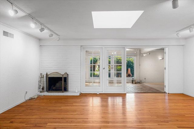 1266 W Mariposa Ave, Stockton, CA 95204