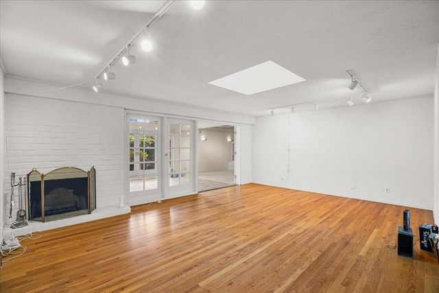 1266 W Mariposa Ave, Stockton, CA 95204