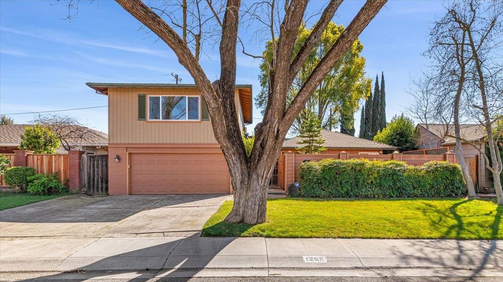 1266 W Mariposa Ave, Stockton, CA 95204