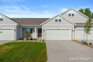 1533 N Village Circle, Kalamazoo, MI 49009