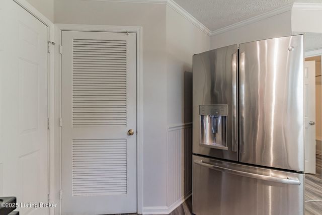 4329 Willowview Blvd, Louisville, KY 40299