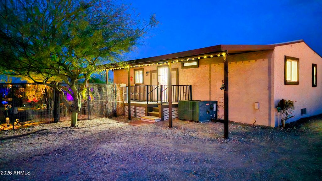 Image 4 of property listing at 29972 N BRYCE Trail, San Tan Valley, AZ 85144