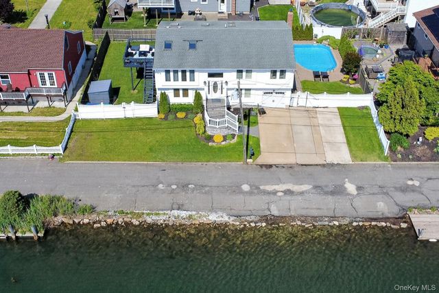 2862 Island Channel Road, Seaford, NY 11783