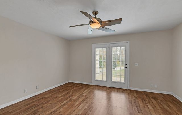 8007 Logan Dr, La Vergne, TN 37086