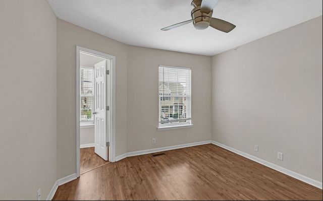 8007 Logan Dr, La Vergne, TN 37086