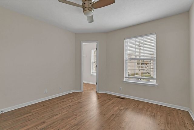 8007 Logan Dr, La Vergne, TN 37086