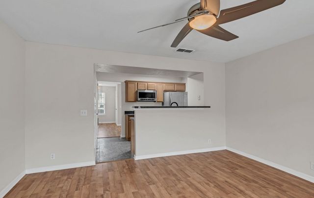 8007 Logan Dr, La Vergne, TN 37086