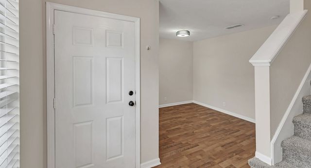 8007 Logan Dr, La Vergne, TN 37086