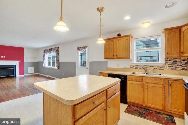 590 THOMAS ARMOR DR, Windsor, PA 17366