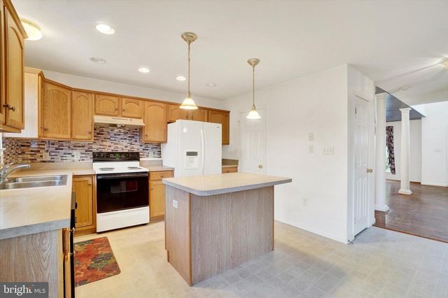 590 THOMAS ARMOR DR, Windsor, PA 17366