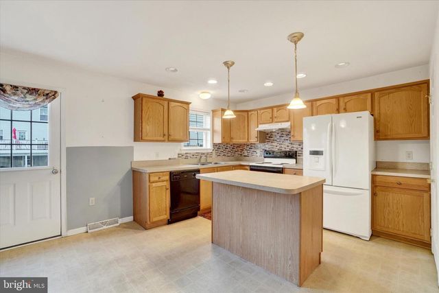 590 THOMAS ARMOR DR, Windsor, PA 17366