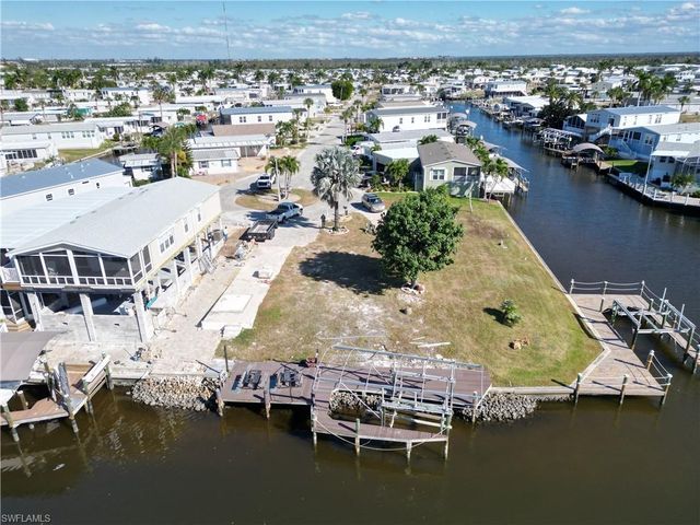 11431 Cypress LN, Fort Myers Beach, FL 33931