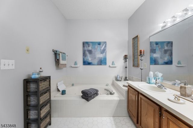 65 Hancock Dr, Morris Twp., NJ 07960