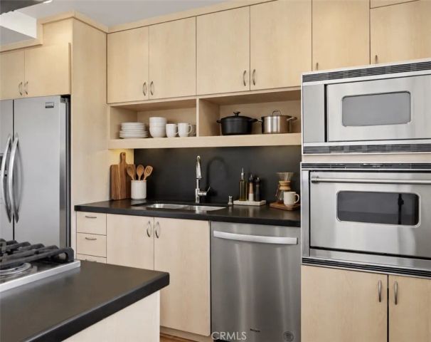 141 S Hudson Avenue 403, Pasadena, CA 91101