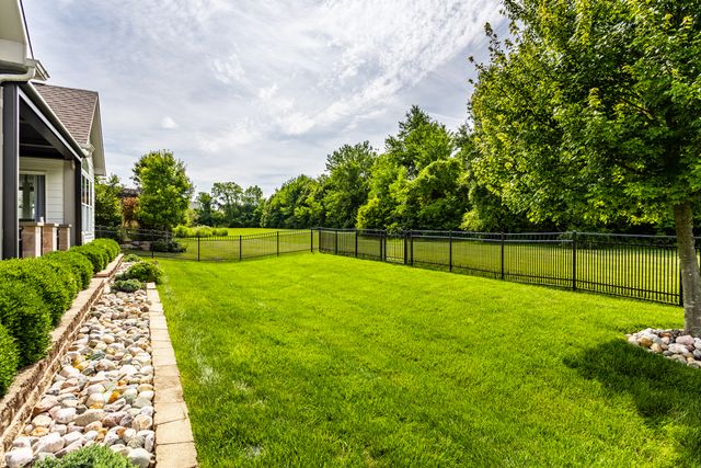 11923 Avedon Way, Zionsville, IN 46077