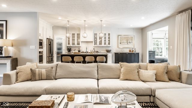 11923 Avedon Way, Zionsville, IN 46077