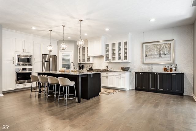 11923 Avedon Way, Zionsville, IN 46077