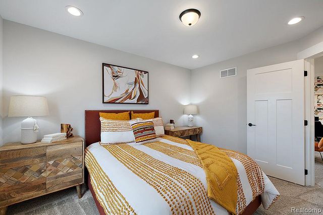 6151 N Trailwoods Drive, Ann Arbor, MI 48103