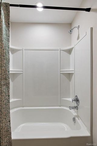 6151 N Trailwoods Drive, Ann Arbor, MI 48103