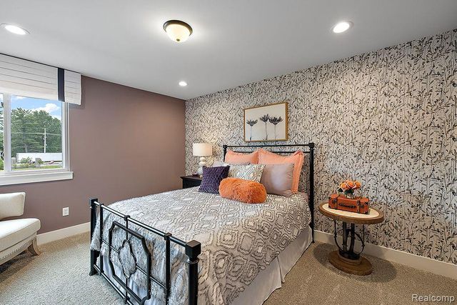 6151 N Trailwoods Drive, Ann Arbor, MI 48103