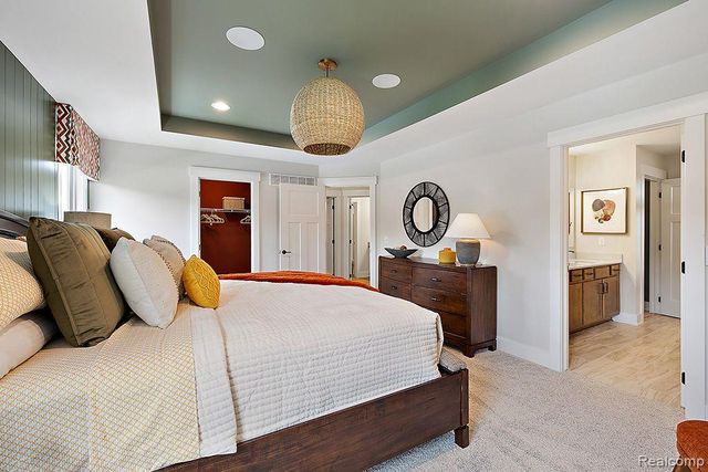 6151 N Trailwoods Drive, Ann Arbor, MI 48103