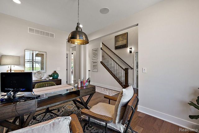 6151 N Trailwoods Drive, Ann Arbor, MI 48103