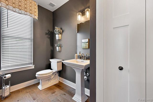 6151 N Trailwoods Drive, Ann Arbor, MI 48103