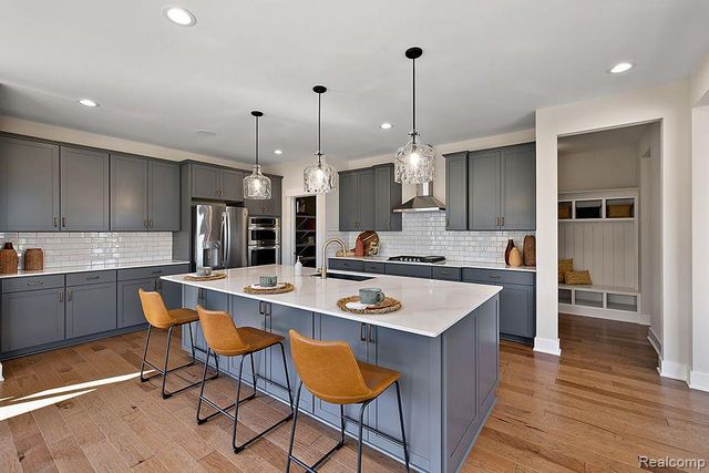 6151 N Trailwoods Drive, Ann Arbor, MI 48103